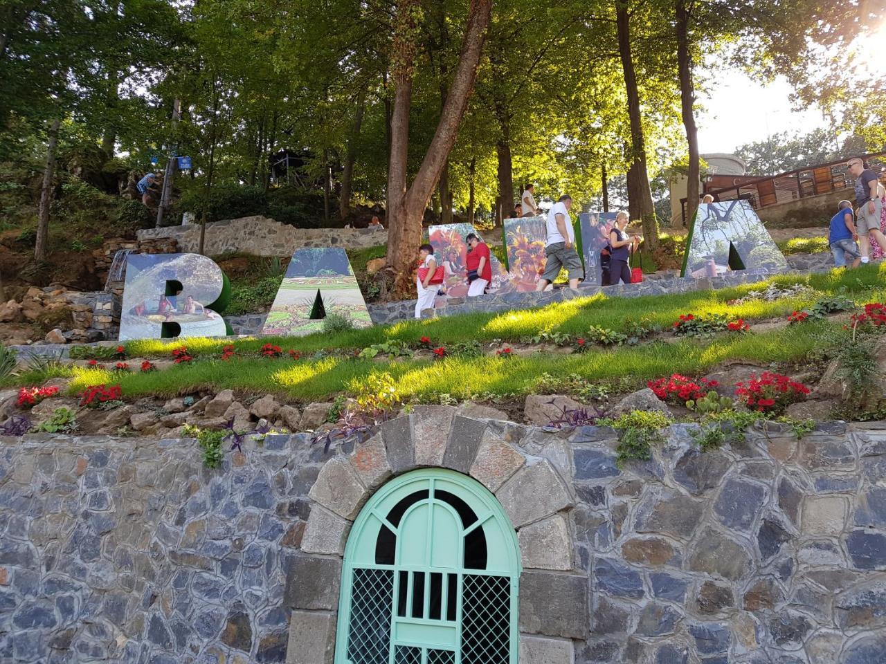 Apartment Holiday Vrnjačka Banja Exterior foto